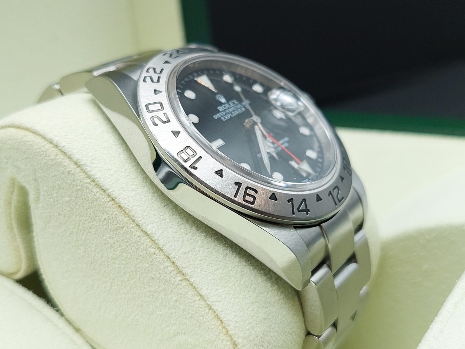 Rolex Explorer II Ref. 16570 2008 (Box & Papers) – Image 6