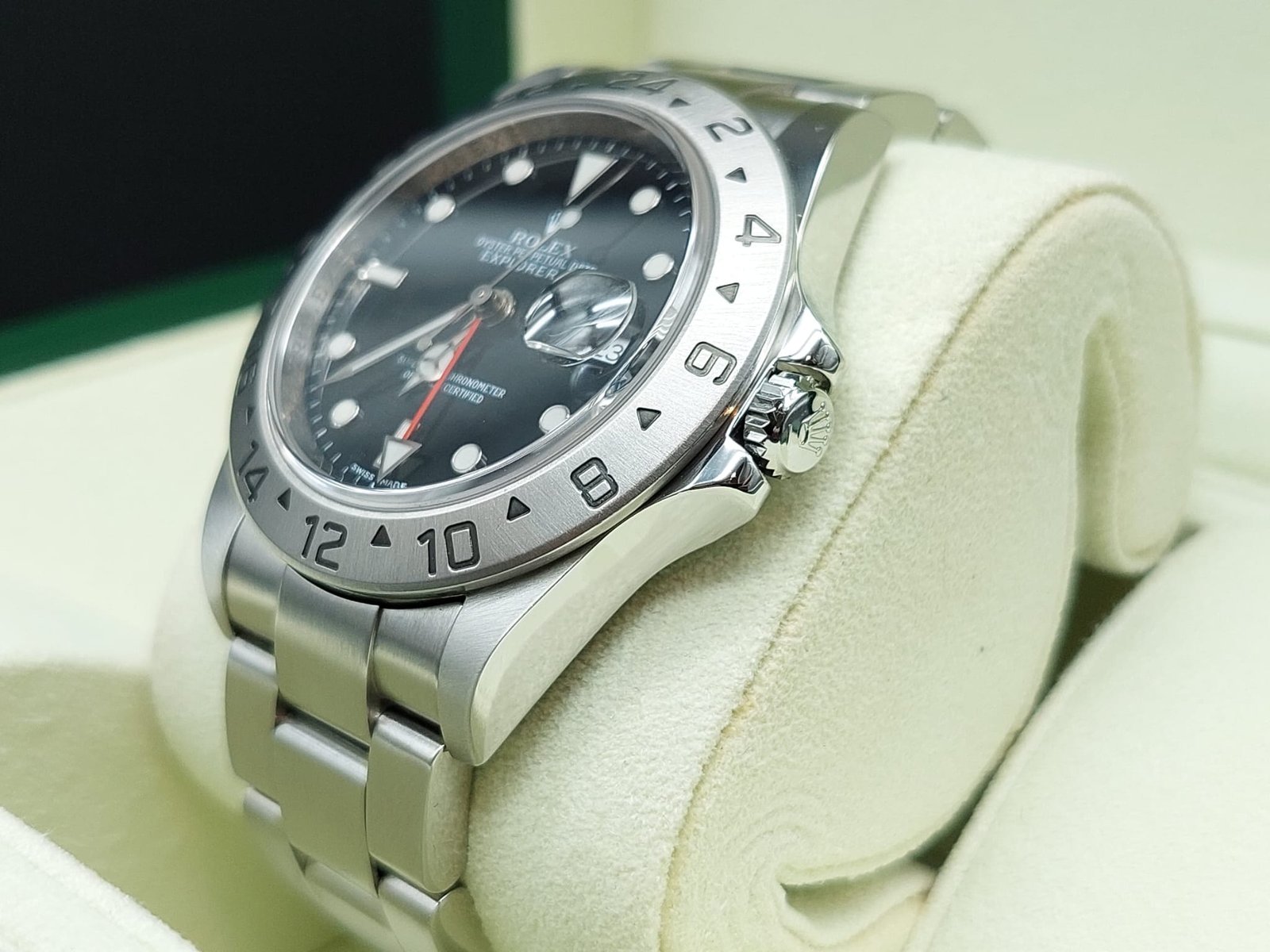 Rolex Explorer II Ref. 16570 2008 (Box & Papers) – Image 4