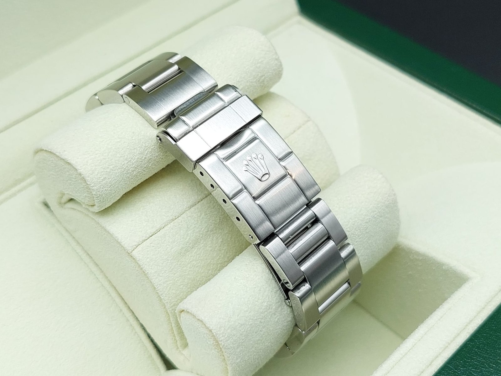 Rolex Explorer II Ref. 16570 2008 (Box & Papers) – Image 7