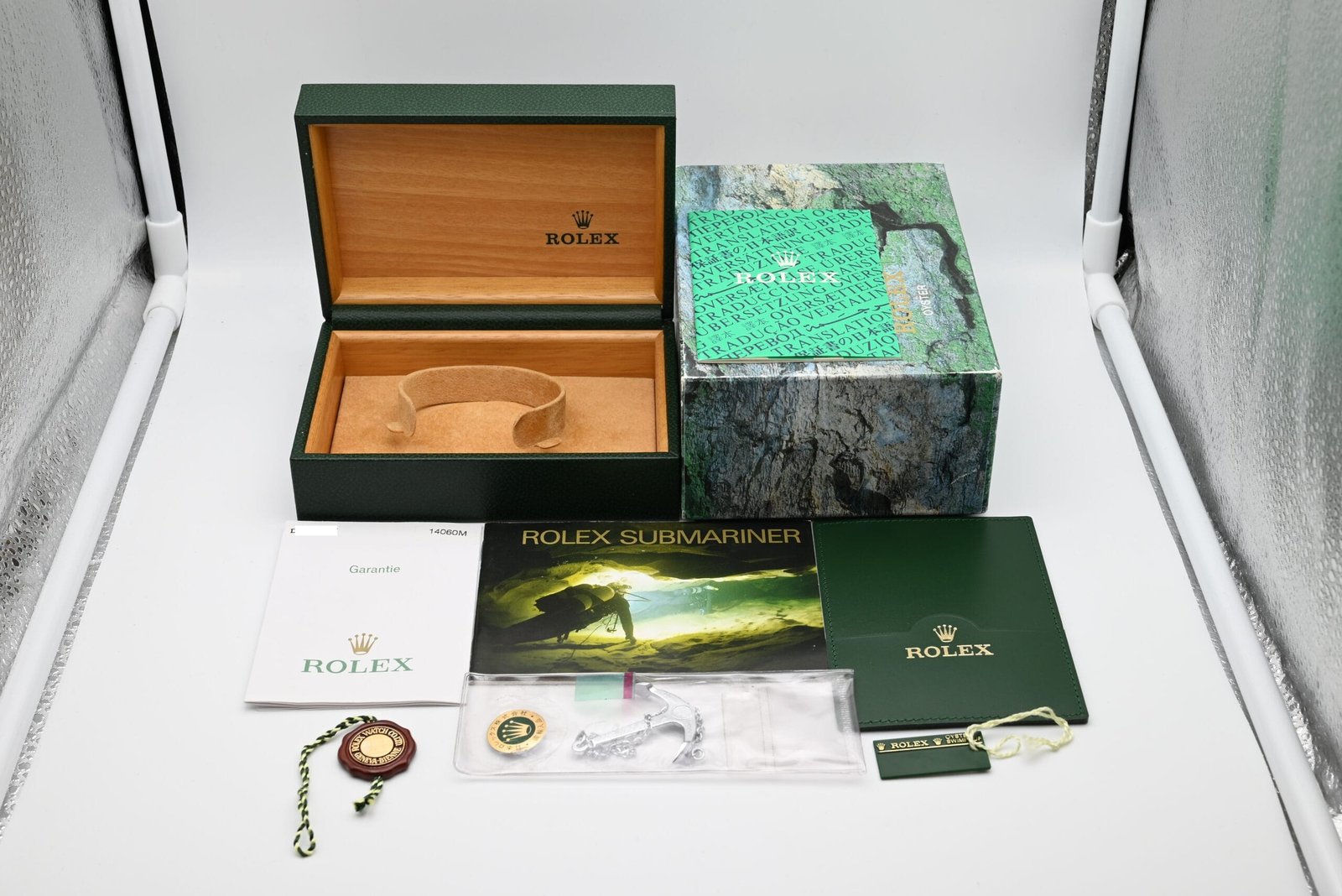 Rolex Submariner Ref. 14060M Year 2007 (Full Set) – Image 2